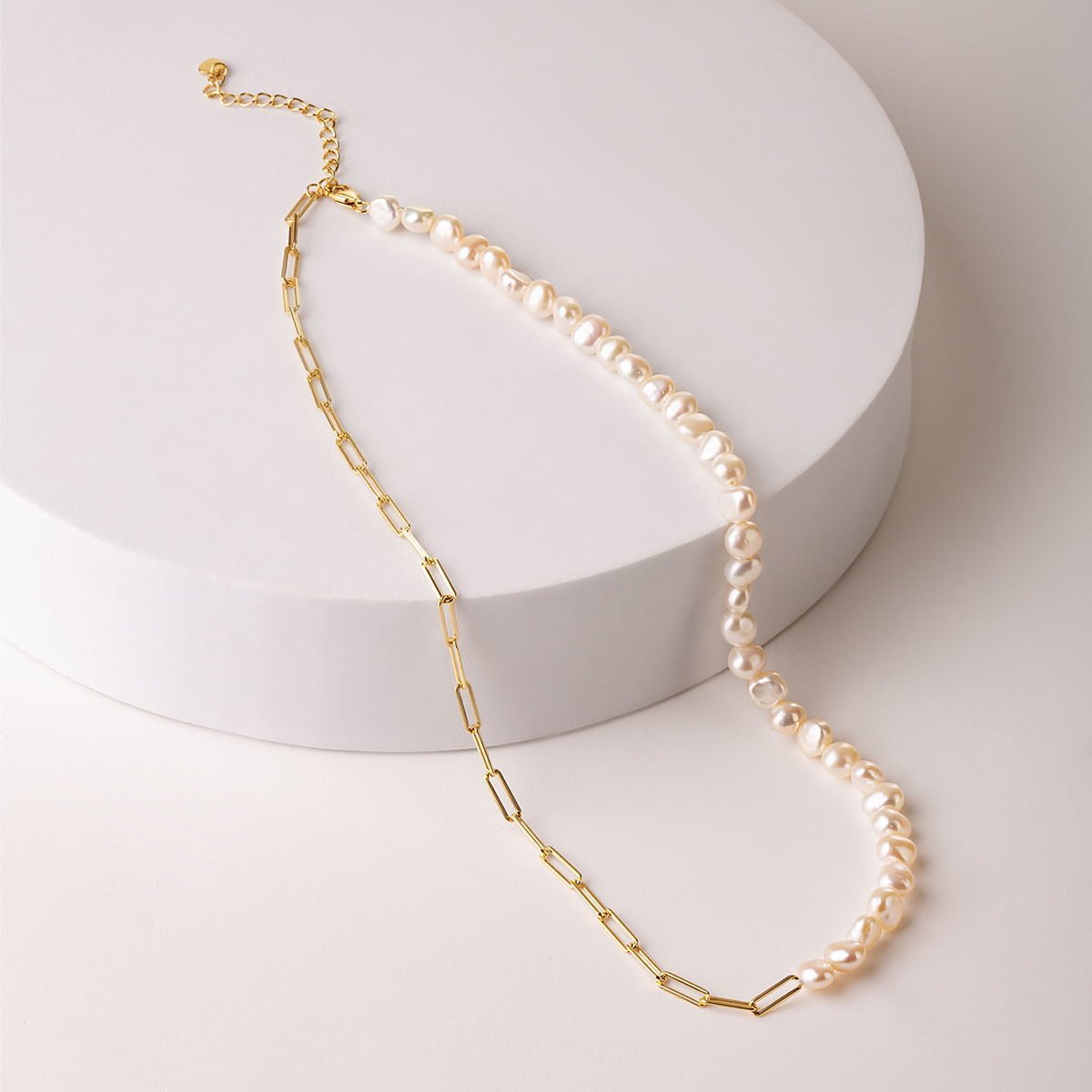 Naszyjnik z pereł i łańcuszkiem - Damski naszyjnik - Bejesa