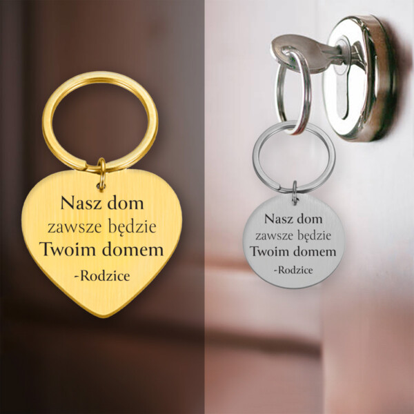 Mockup - klucze z brelokiem w drzwiach - kółko sr. - złote serce - Nasz dom Twoim domem